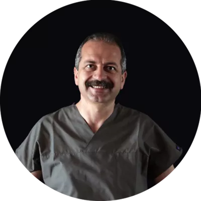 الدكتور حسين تانريفردي (Dr. Hüseyin Tanrıverdi) — أخصّائي علاج لبّ أوّل في إسطنبول
