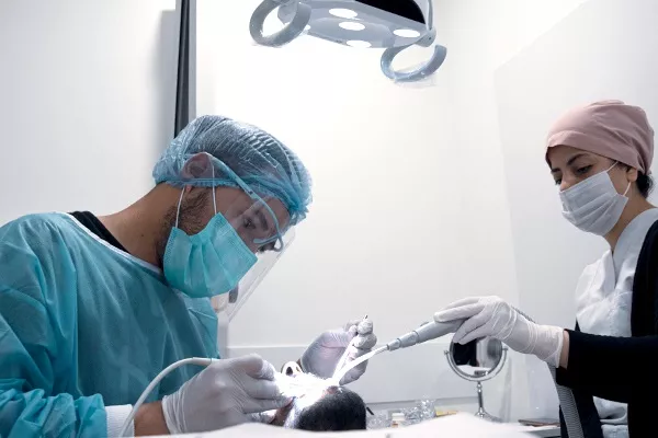 تقييم مدى ملاءمة تبييض الأسنان