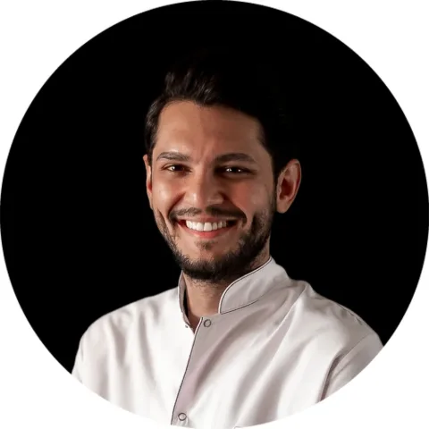 Dr. Mehmet Çağlar — dentista protesico ed estetico a Istanbul
